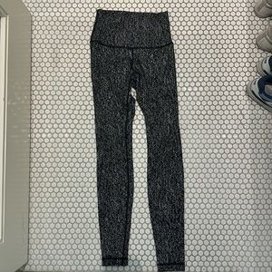 LULULEMON Black patterned leggings